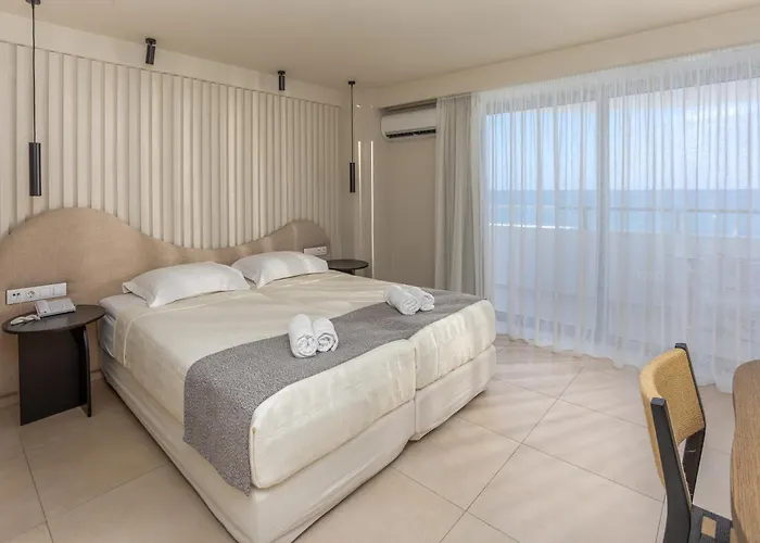 Hotel Alia By Estia 4*